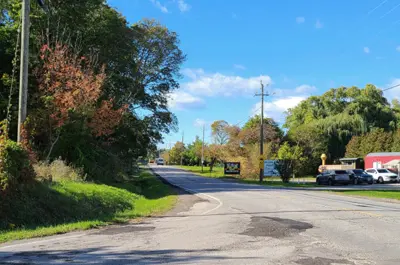 King Street (Regional Road 81) at Mountain Street in Lincoln
