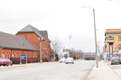 Buildings and vehicles on Thorold Stone Road
